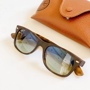 Rayban New Wayfarer RB2132 Tortoise with Case - Polarized